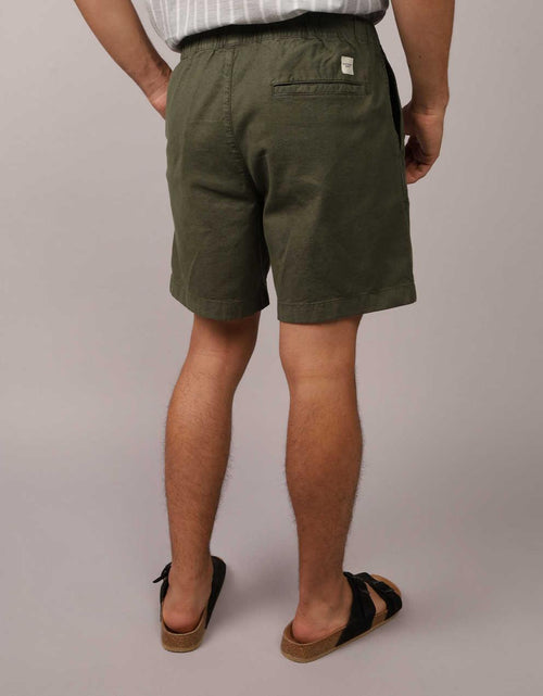 AE 8" Flex Lived-In Linen-Blend Trekker Short