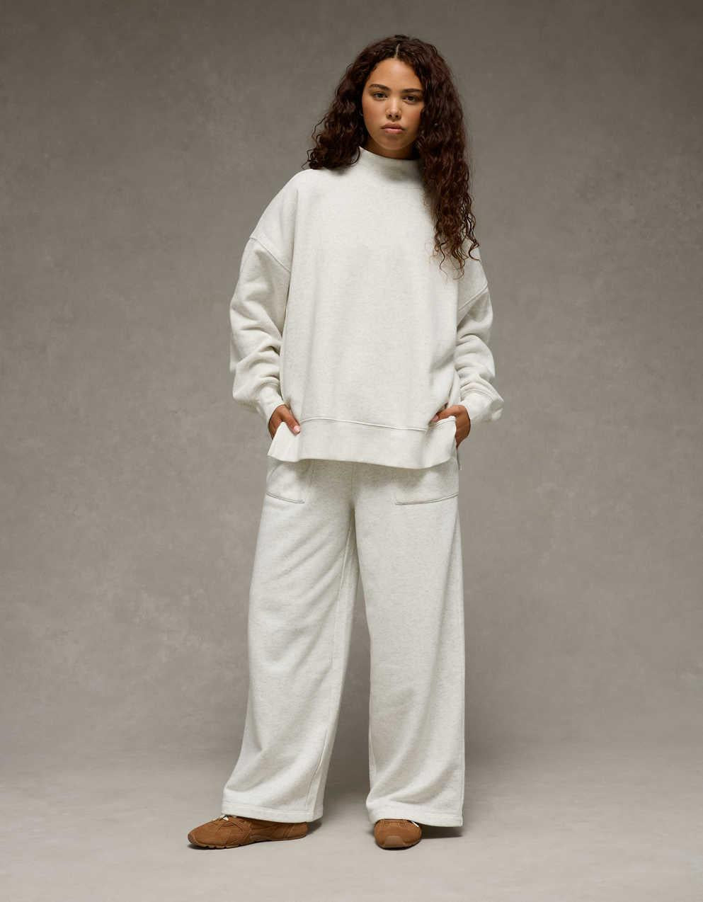 AE Everyday Luxe Wide-Leg Sweatpant