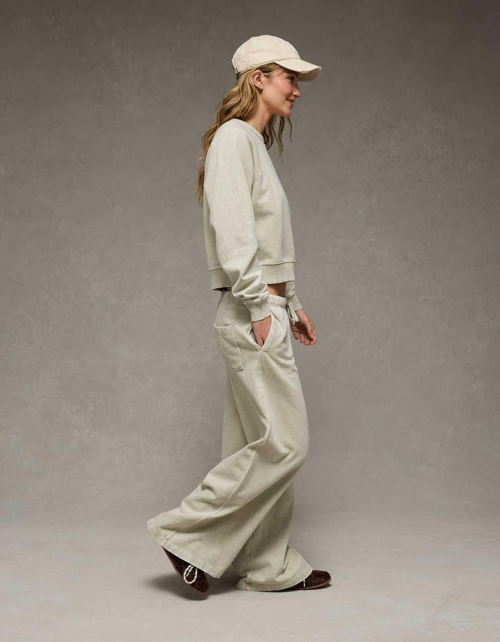AE Everyday Luxe Wide-Leg Sweatpant